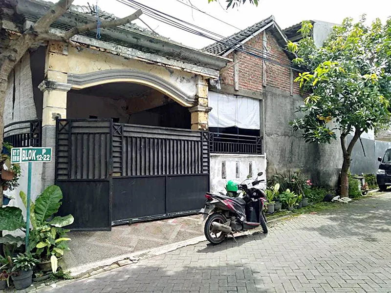 RUMAH DI KAB. GRESIK - NPL290-1