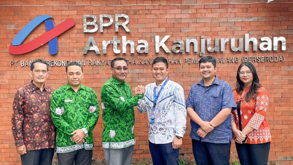 Penandatanganan Perjanjian Akuisisi Portofolio antara PT J Trust Investments Indonesia (JTII) dan BPR Artha Kanjuruhan Pemkab Malang (Perseroda).