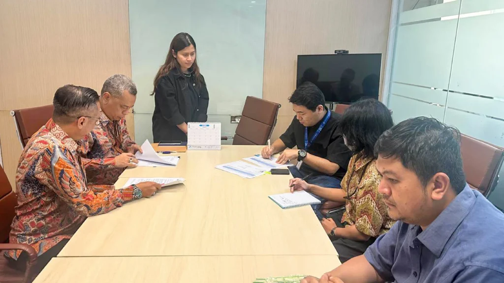 Penandatanganan Perjanjian Akuisisi Portofolio antara PT J Trust Investments Indonesia (JTII) dan BPR Brata Bhakti Sejahtera (BPR BBS).