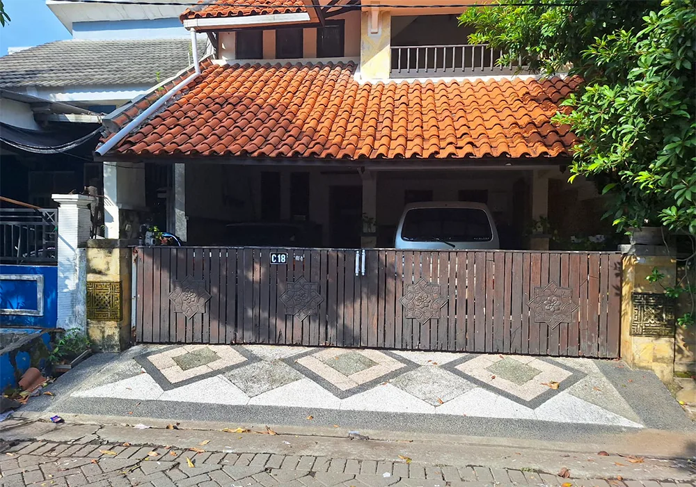 RUMAH DI KOTA SURABAYA - WOFF5109-1