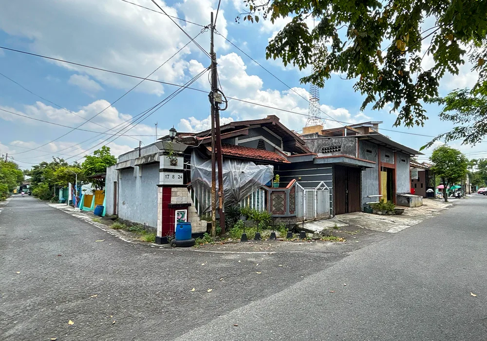 RUMAH DI KOTA SURAKARTA - WOFF982-1